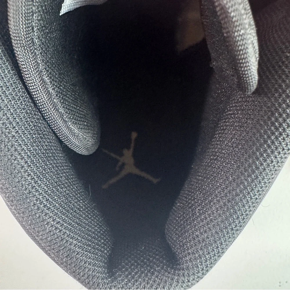 Air Jordan 1 Mid SE Crimson Tint Men’s Size 12 Pink Laces 852542-801